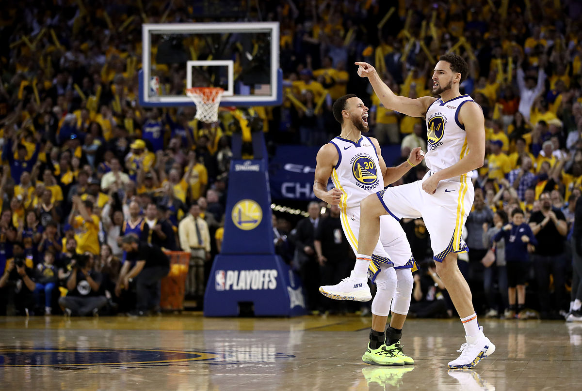 鹈鹕险胜库里，球队未来可期关键表现点燃全场！